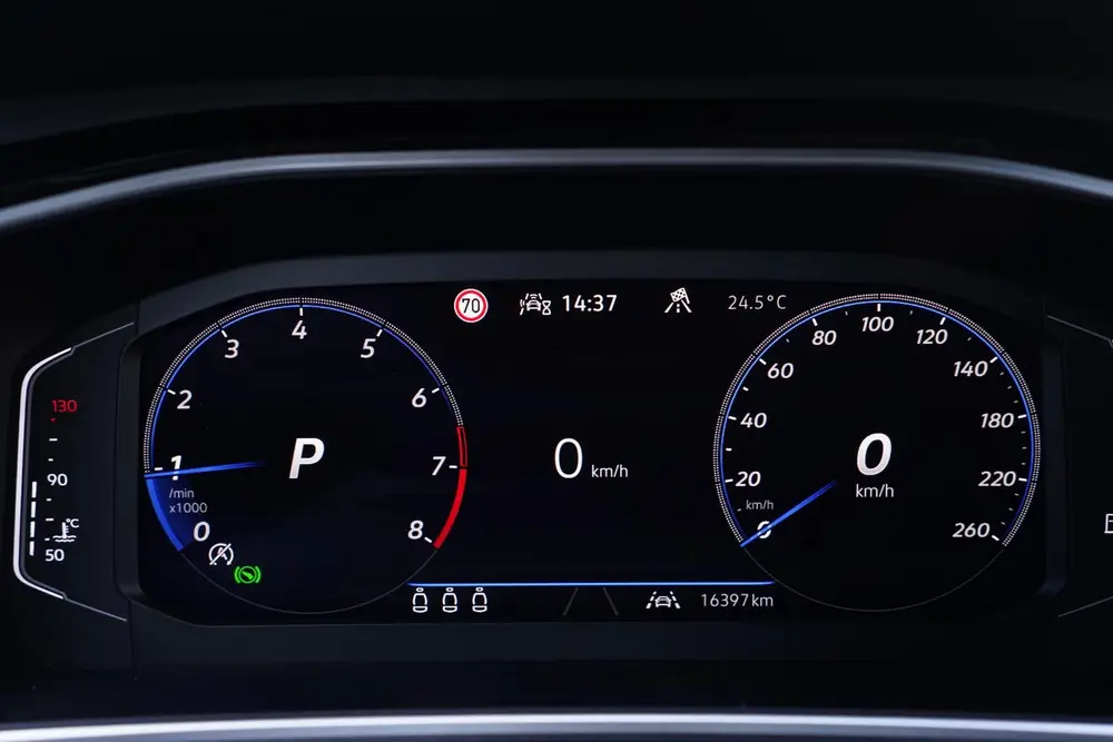 Volkswagen T-Roc 1.5 TSI R-Line Apple Carplay Panodak Achter uit 2025, foto 18