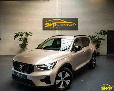 Volvo XC40 1.5 T4 Plug-in hybrid Plus Dark uit 2023