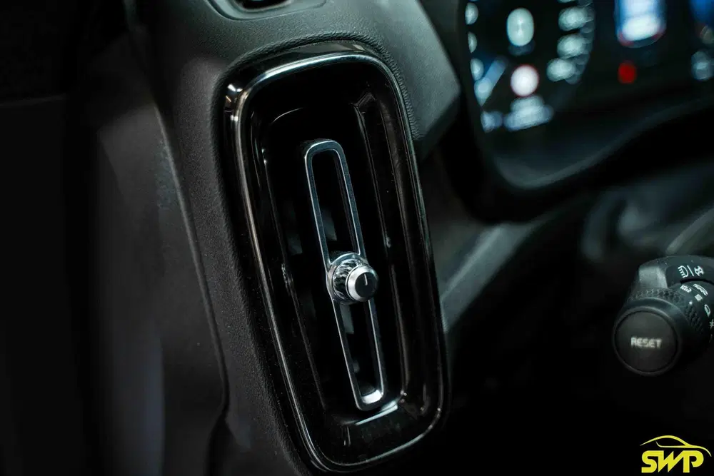 Volvo XC40 1.5 T4 Plug-in hybrid Plus Dark uit 2023, foto 19