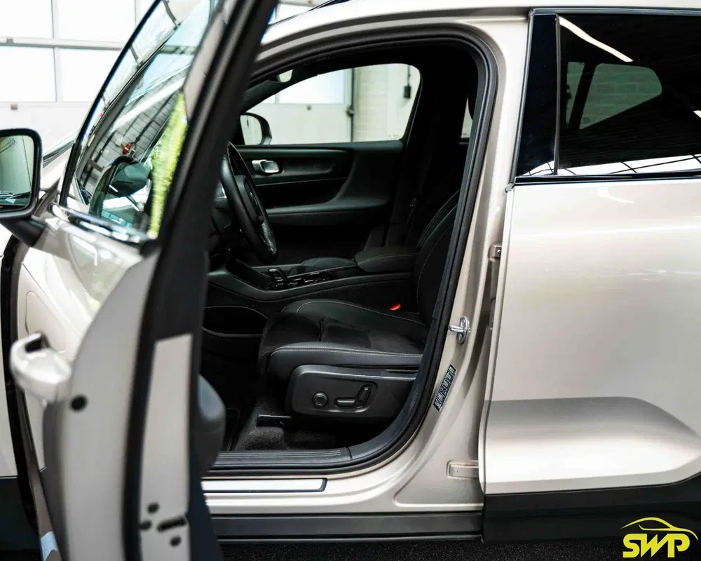 Volvo XC40 1.5 T4 Plug-in hybrid Plus Dark uit 2023, foto 2