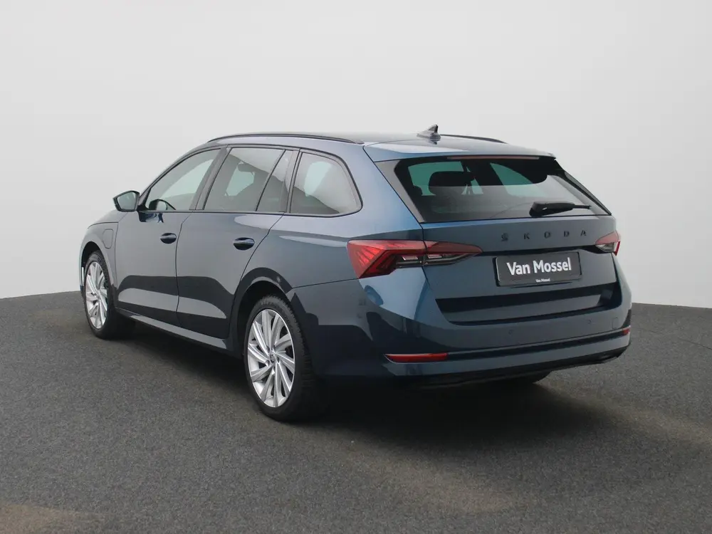 Skoda Octavia 1.4 TSI iV PHEV Business Edition uit 2021, foto 2