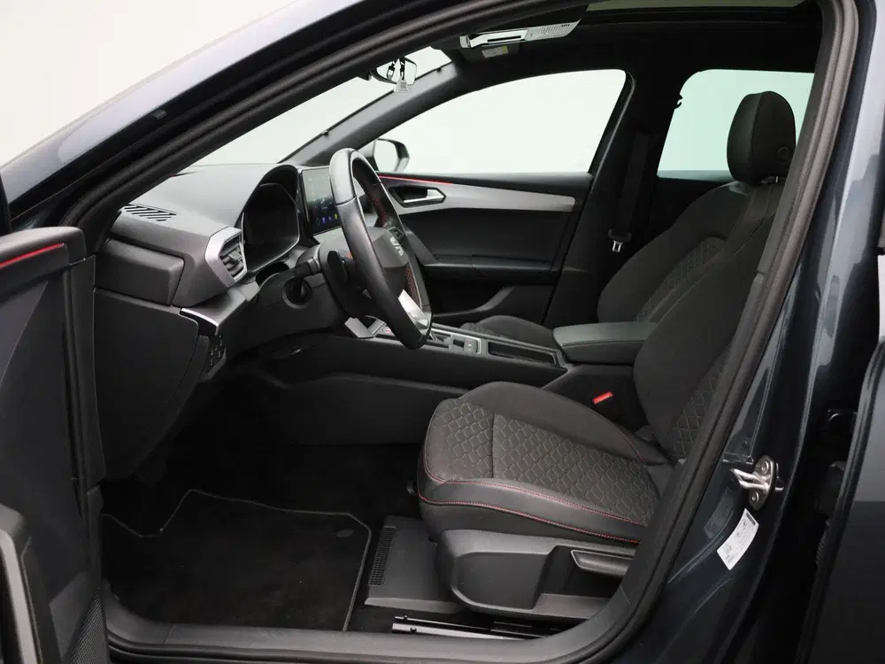 SEAT Leon 1.5 eTSI FR Business Intense uit 2022, foto 9