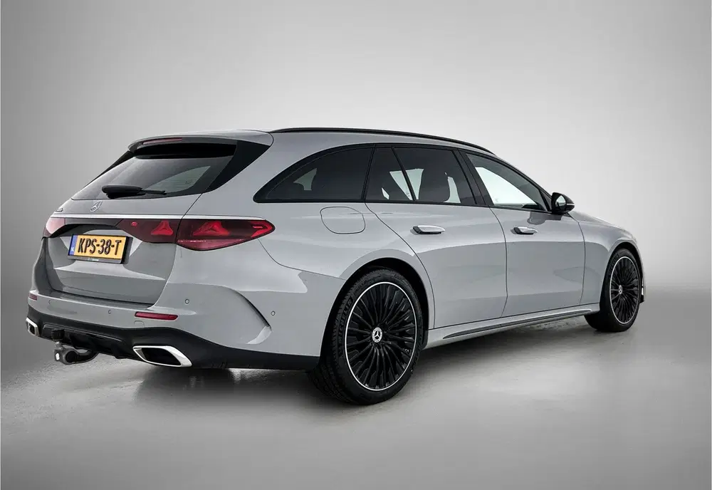 Mercedes-Benz E-Klasse 300 e AMG Plug-In Hybride uit 2025, foto 2