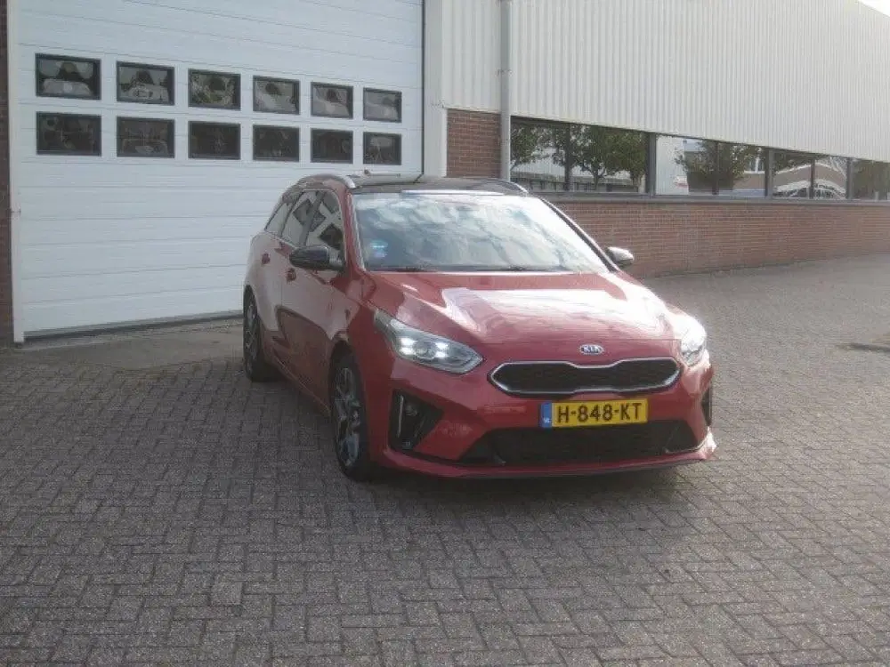 Kia Ceed GT-Line uit 2020, foto 2