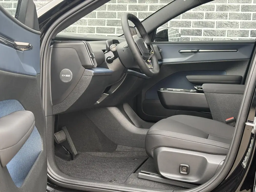 Volvo EX30 P5 Long Range Plus Black Edition Europa 69 uit 2026, foto 5