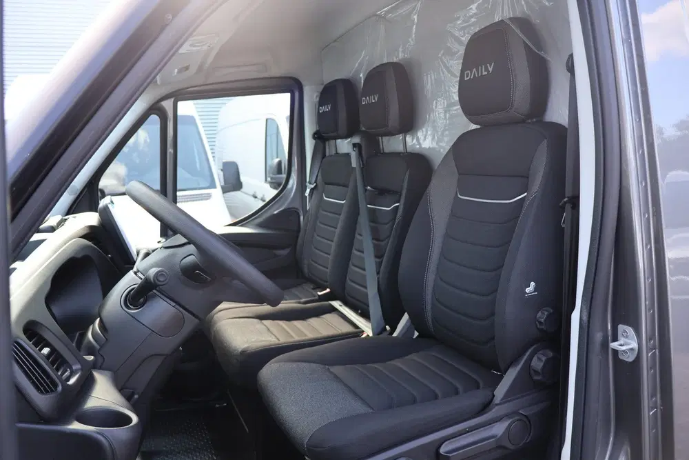 Iveco Daily 35S18 Hi-Matic L2 H2 Airco Navigatie Trekh uit 2024, foto 2
