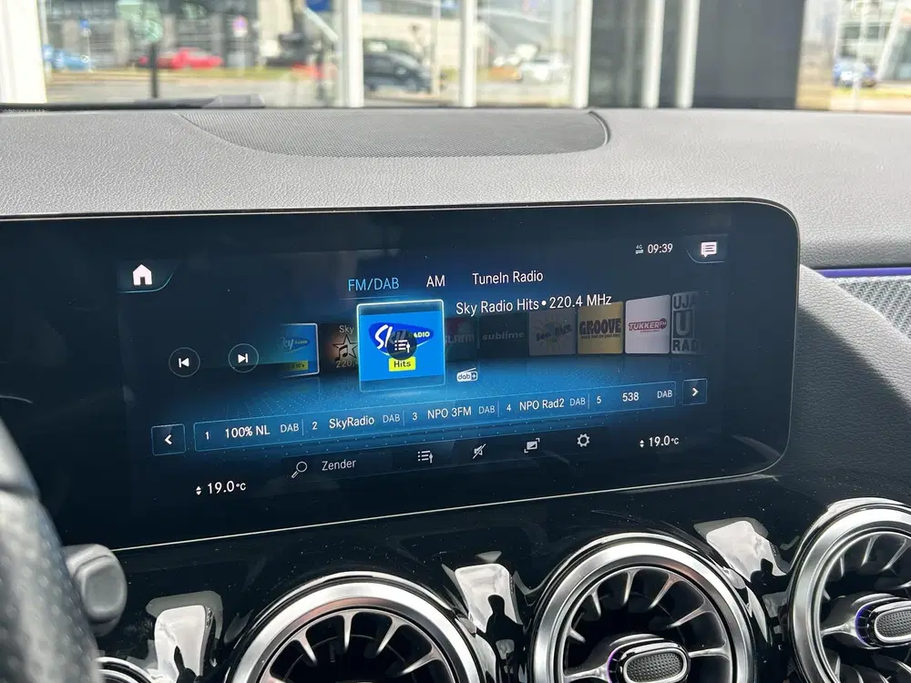 Mercedes-Benz GLA 250 e AMG Line uit 2022, foto 14