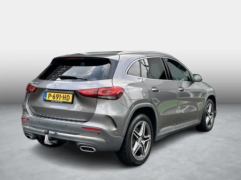 Mercedes-Benz GLA 250 e AMG Line uit 2022, foto 2