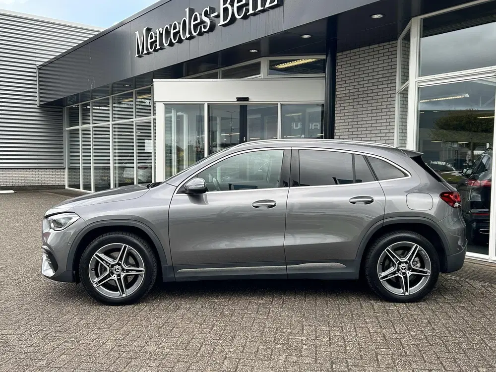 Mercedes-Benz GLA 250 e AMG Line uit 2022, foto 3
