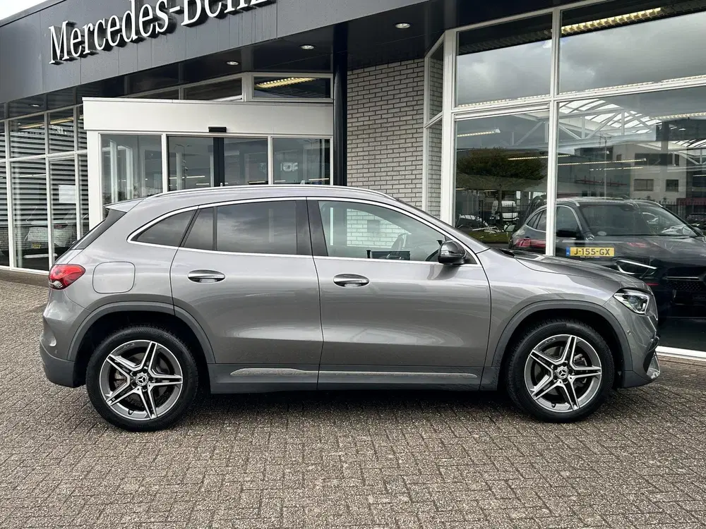 Mercedes-Benz GLA 250 e AMG Line uit 2022, foto 4