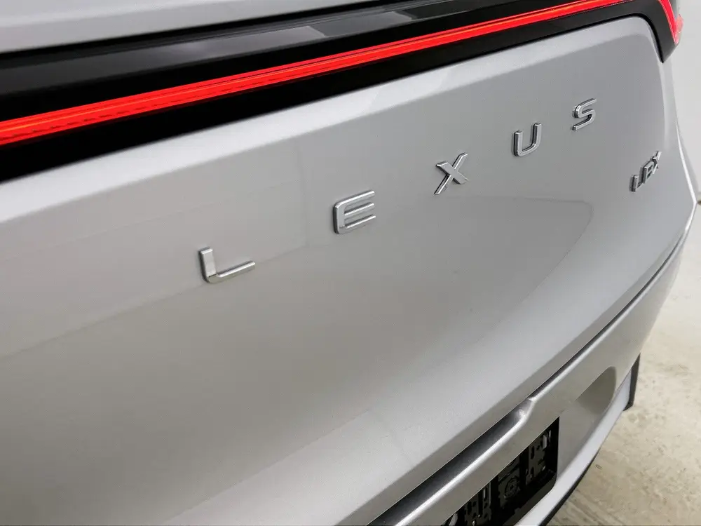 Lexus LBX 2WD uit 2024, foto 19