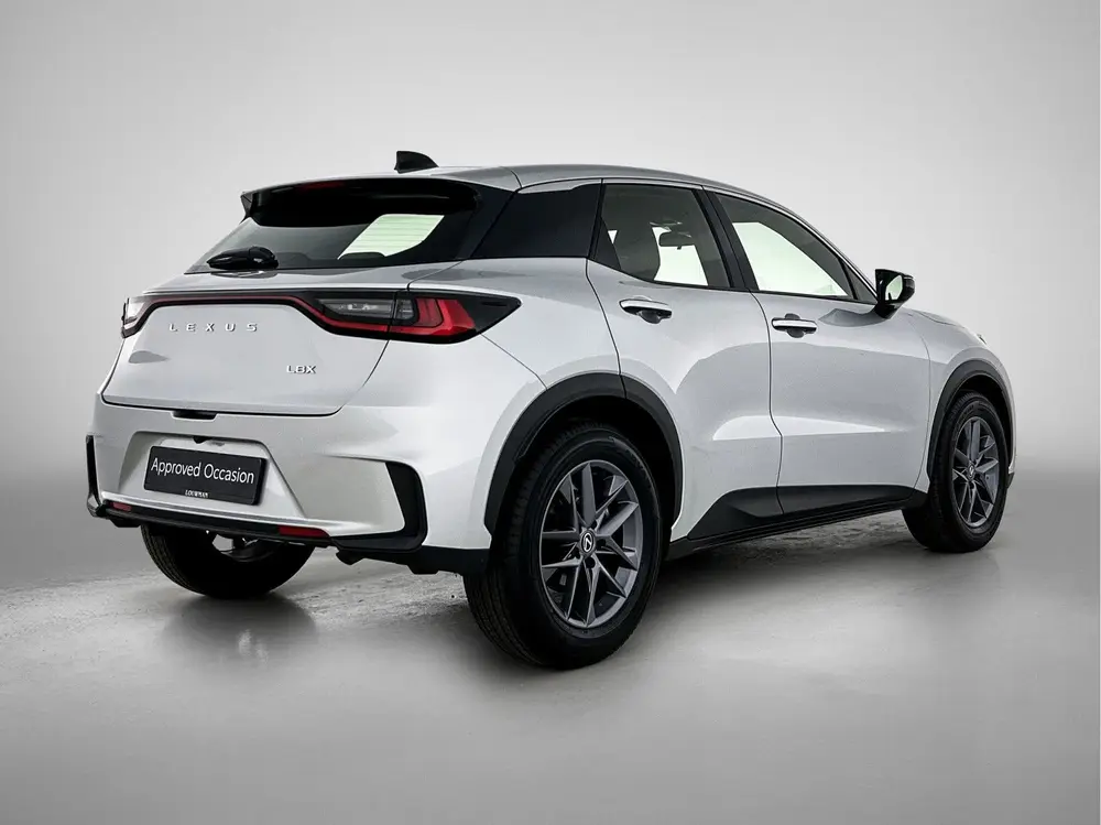 Lexus LBX 2WD uit 2024, foto 2
