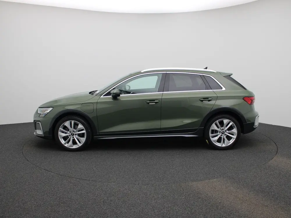 Audi A3 40 TFSI e Advanced edition l Adaptive crui uit 2025, foto 4