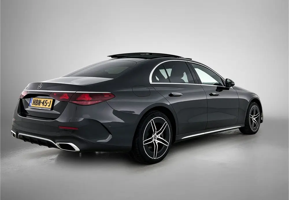 Mercedes-Benz E-Klasse 300 e AMG Plug-In Hybride AMG Line uit 2025, foto 2