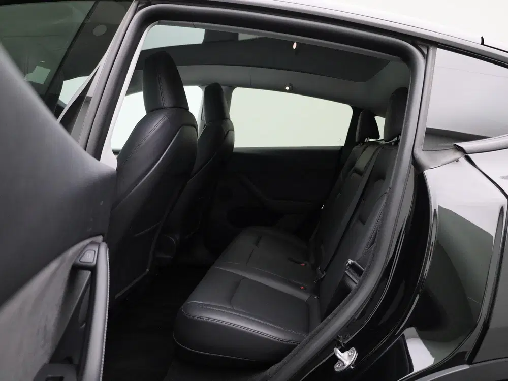 Tesla Model Y Performance AWD 75 kWh uit 2022, foto 10