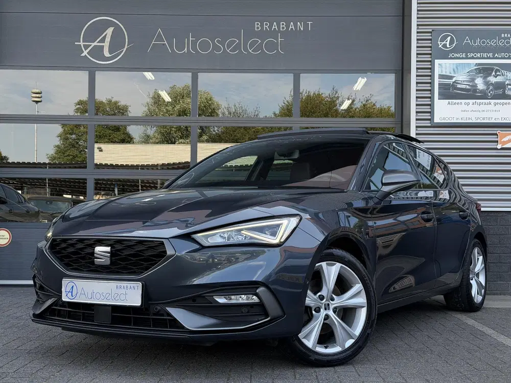 SEAT Leon 1.5 eTSI FR Pano uit 2022
