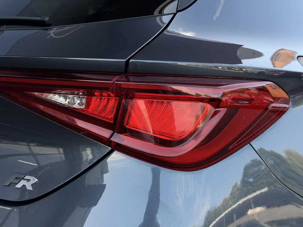 SEAT Leon 1.5 eTSI FR Pano uit 2022, foto 9