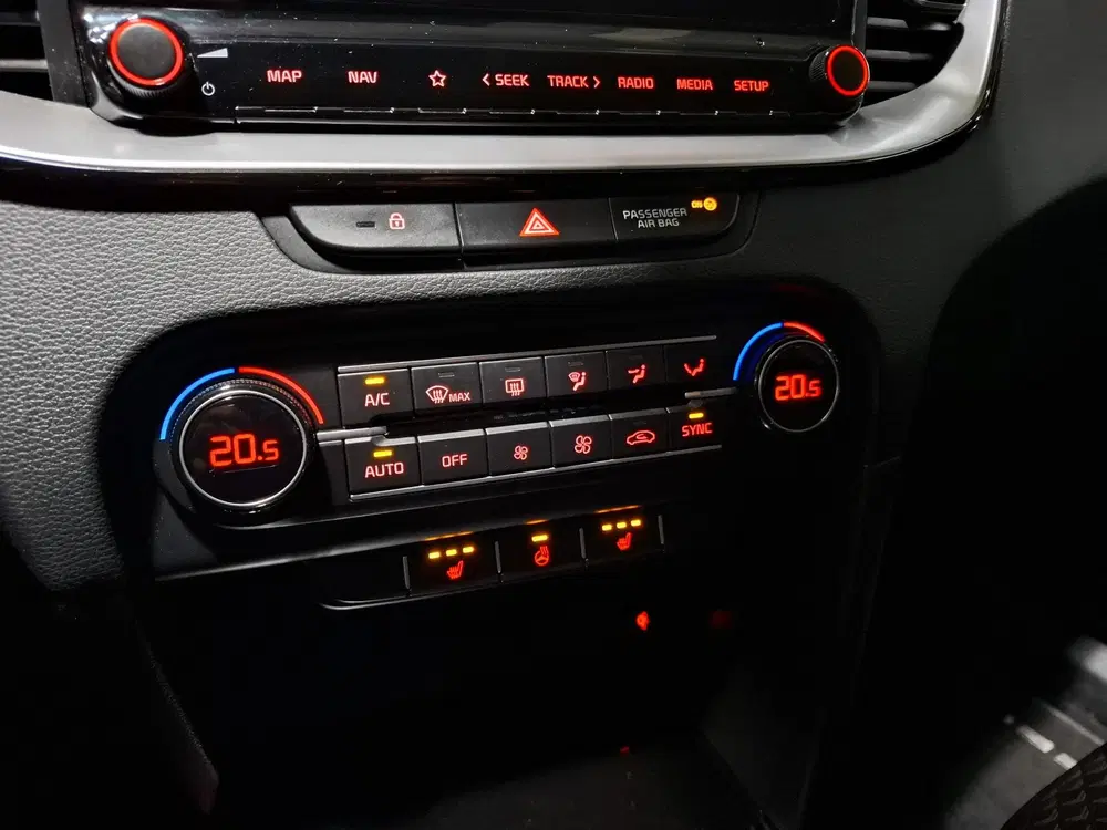 Kia Ceed 1.5 T-GDi DynamicPlusLine Stoel en Stuu uit 2022, foto 17