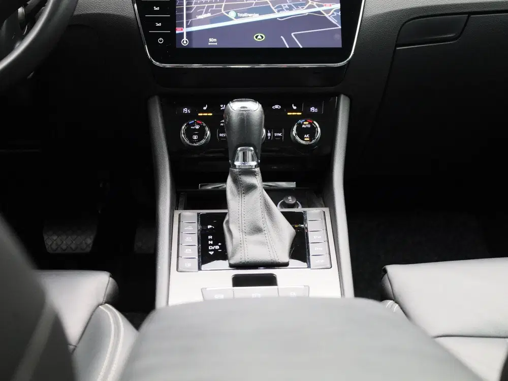 Skoda Superb 1.4 TSI iV Sportline Business uit 2023, foto 10