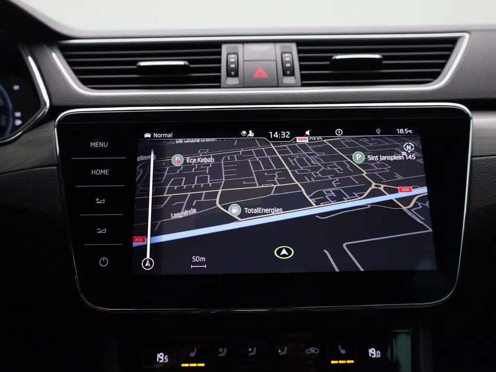 Skoda Superb 1.4 TSI iV Sportline Business uit 2023, foto 17