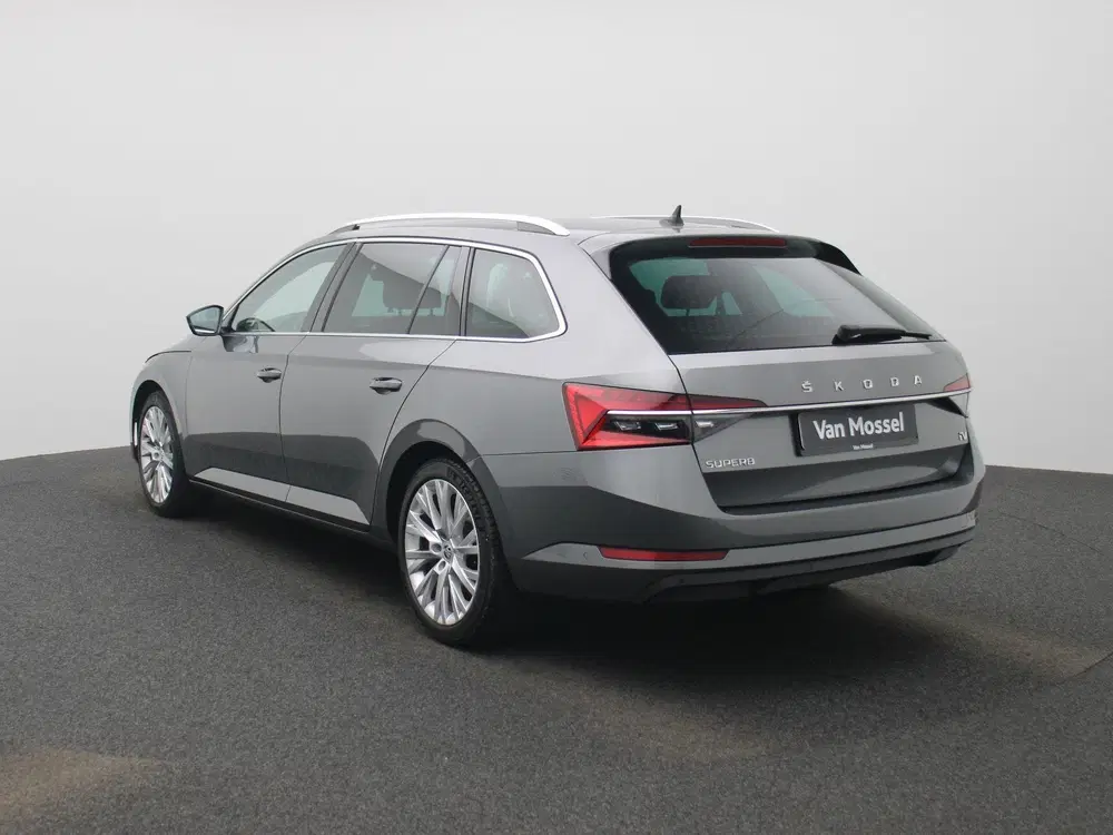 Skoda Superb 1.4 TSI iV Sportline Business uit 2023, foto 2