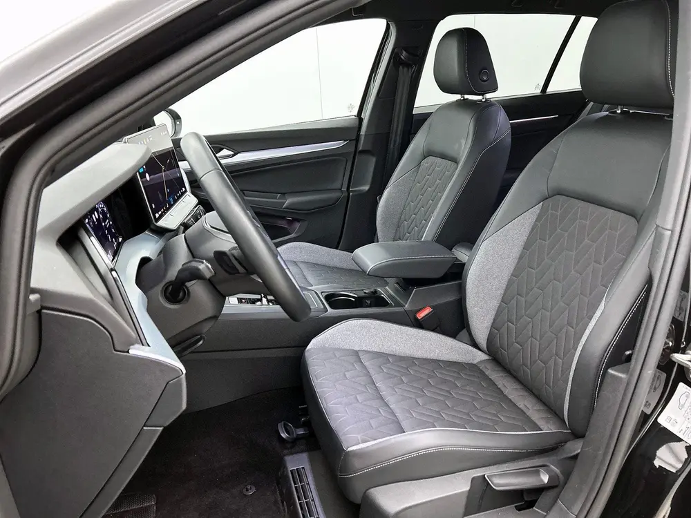Volkswagen Golf 1.5 eTSI Black Line CAMERA | IQ Light + Gril uit 2025, foto 8