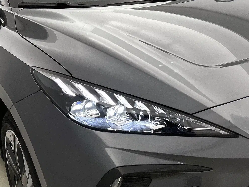 MG MG4 Luxury 64 kWh uit 2023, foto 14