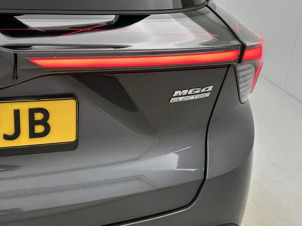 MG MG4 Luxury 64 kWh uit 2023, foto 15