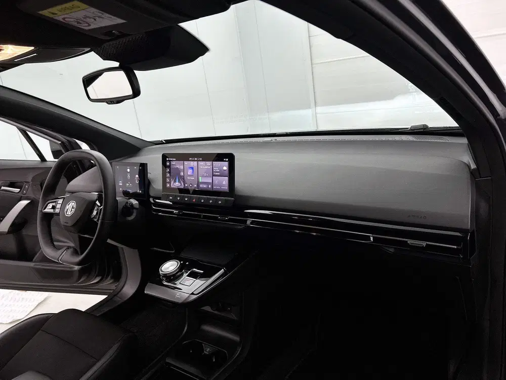 MG MG4 Luxury 64 kWh uit 2023, foto 17