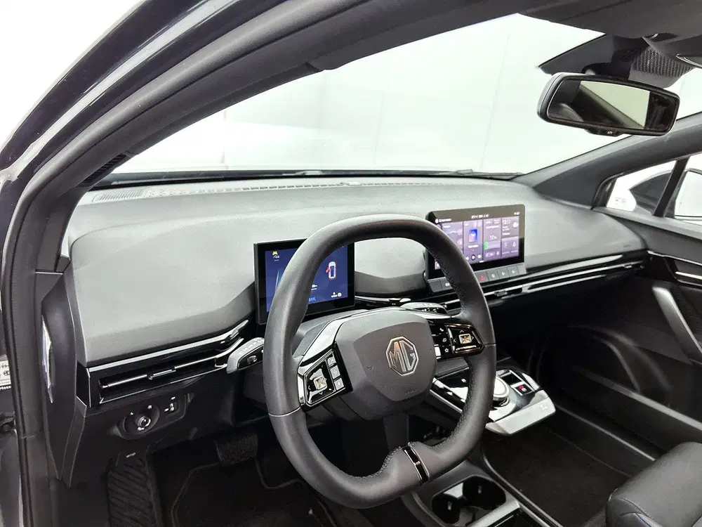 MG MG4 Luxury 64 kWh uit 2023, foto 18