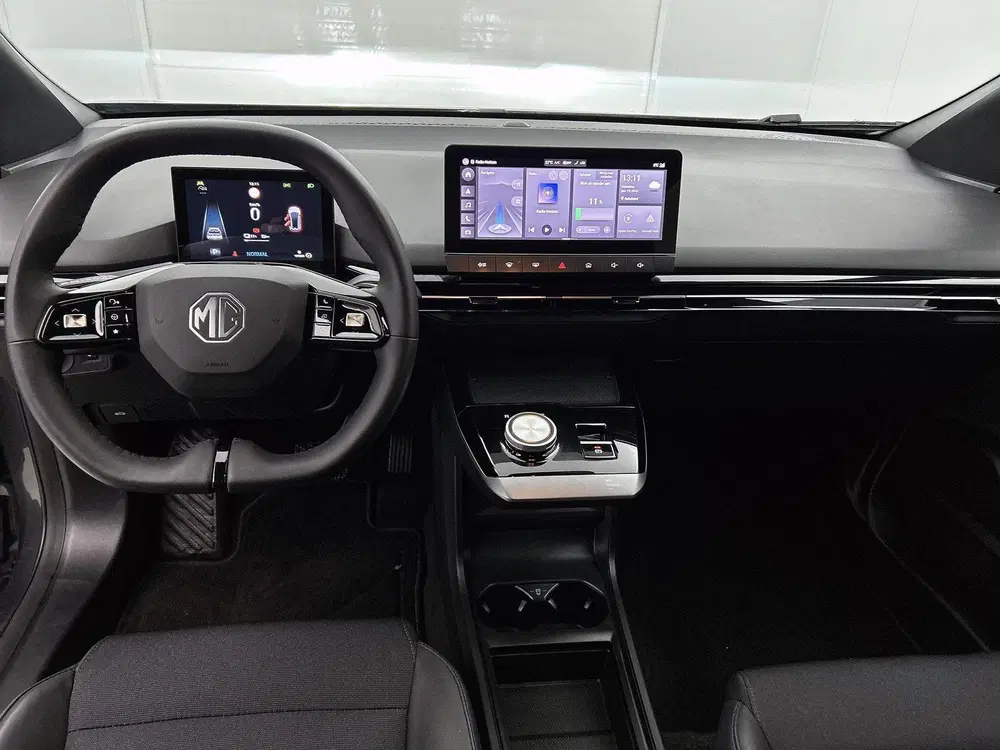 MG MG4 Luxury 64 kWh uit 2023, foto 19