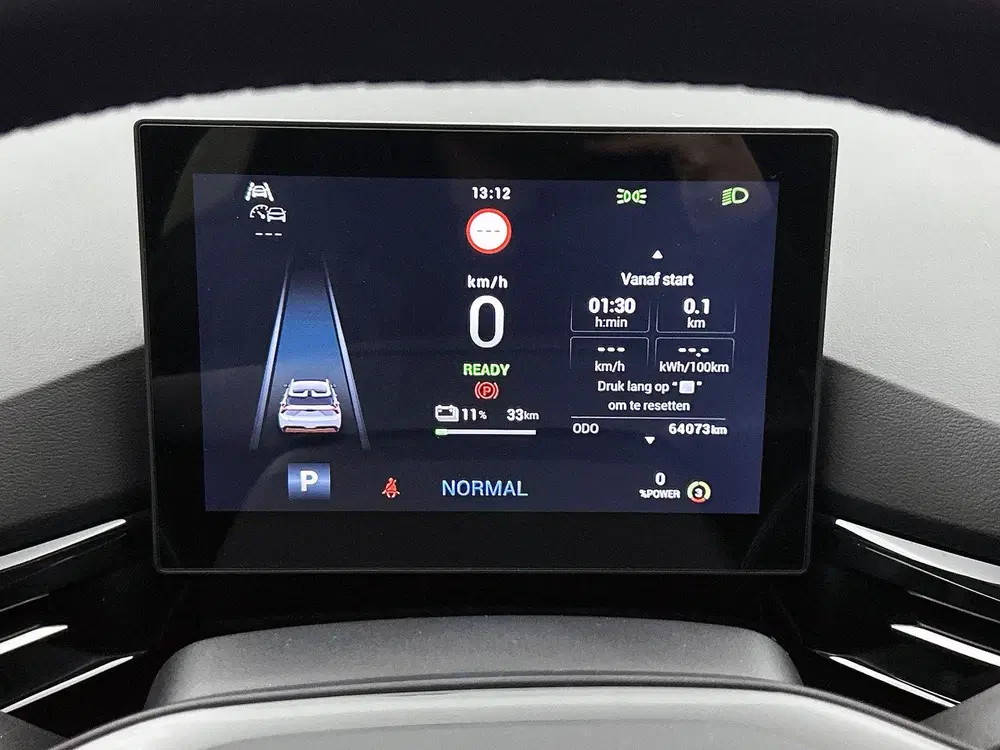 MG MG4 Luxury 64 kWh uit 2023, foto 9