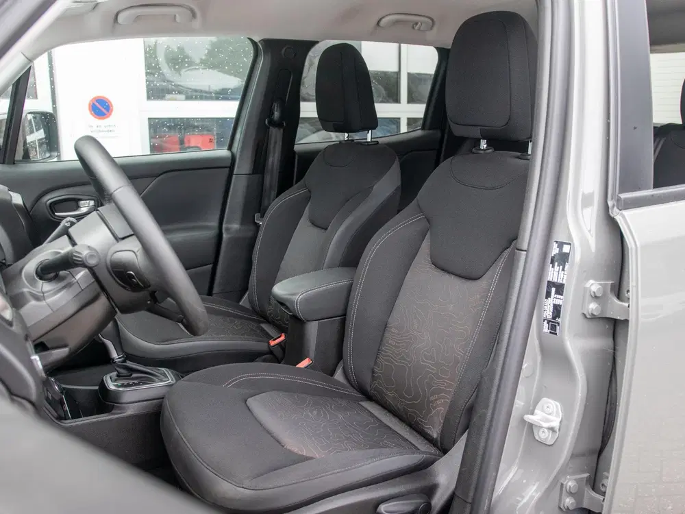 Jeep Renegade 4xe 240 Plug-in Hybrid Electric New Upland uit 2023, foto 10