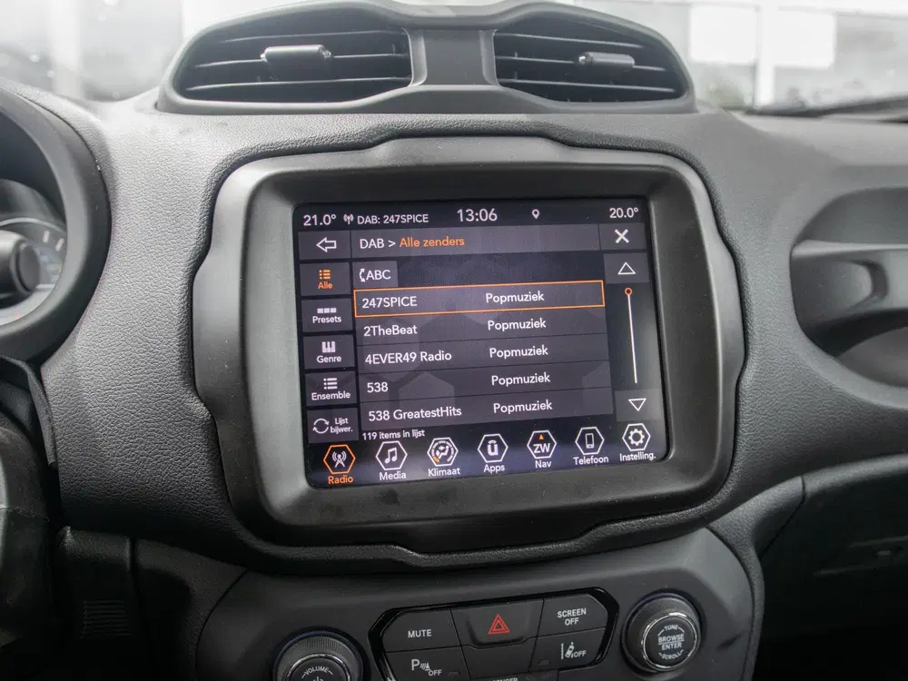 Jeep Renegade 4xe 240 Plug-in Hybrid Electric New Upland uit 2023, foto 16