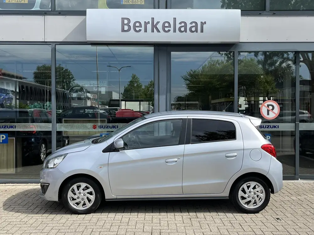 Mitsubishi Space Star 1.0 Intense Automaat uit 2019, foto 3