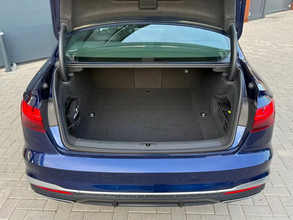 Audi A4 35 TFSI S edition uit 2020, foto 11