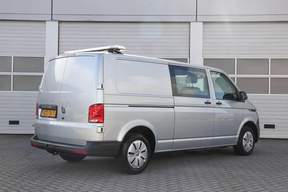 Volkswagen Transporter 2.0 TDI 110pk L2H1 28 DC Comfortline uit 2024, foto 2