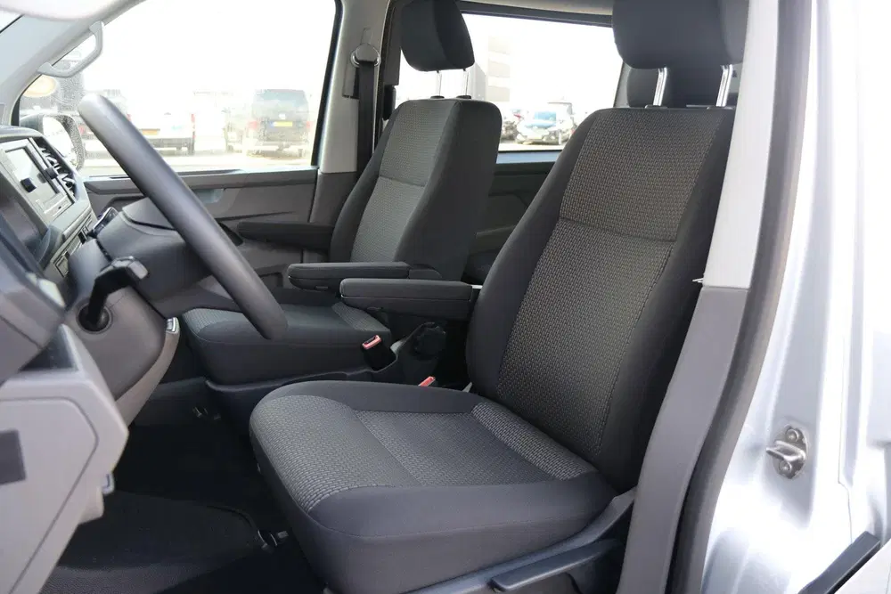 Volkswagen Transporter 2.0 TDI 110pk L2H1 28 DC Comfortline uit 2024, foto 4