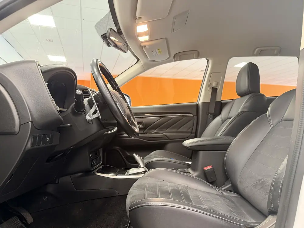 Mitsubishi Outlander 2.4 PHEV S-Edition | Trekhaak | uit 2019, foto 13