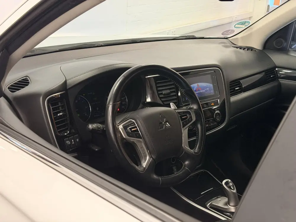 Mitsubishi Outlander 2.4 PHEV S-Edition | Trekhaak | uit 2019, foto 3