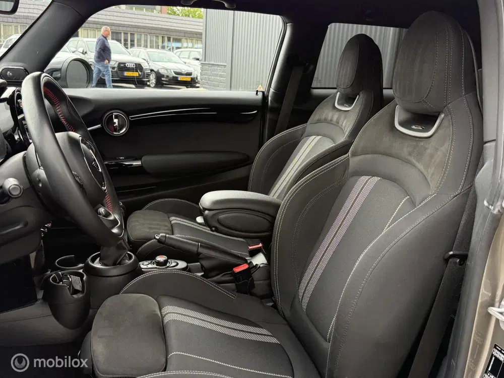 Mini John Cooper Works 1.5 Cooper John Cooper Works BOMVOL JCW uit 2021, foto 4