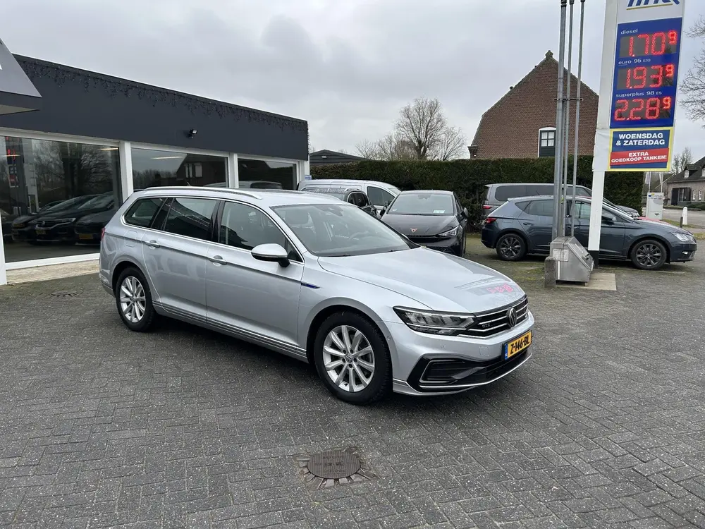 Volkswagen Passat Variant 1.4 TSI PHEV GTE Business Trekhaak uit 2020, foto 2