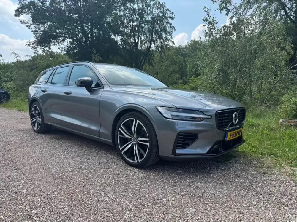 Volvo V60 T6 TwinEngine, R-design, panoramadak, APK tm 07.28 uit 2020
