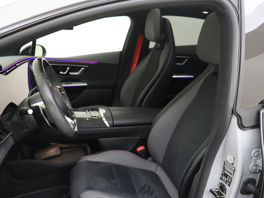 Mercedes-Benz EQE AMG 53 4MATIC+ 90 kWh uit 2024, foto 15