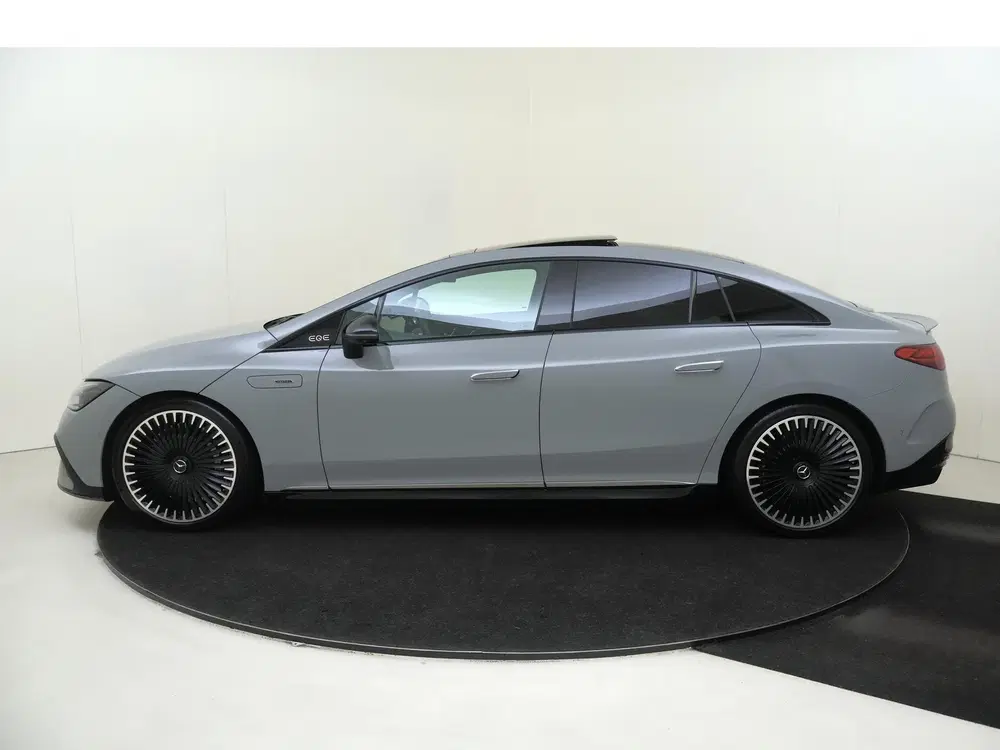 Mercedes-Benz EQE AMG 53 4MATIC+ 90 kWh uit 2024, foto 8