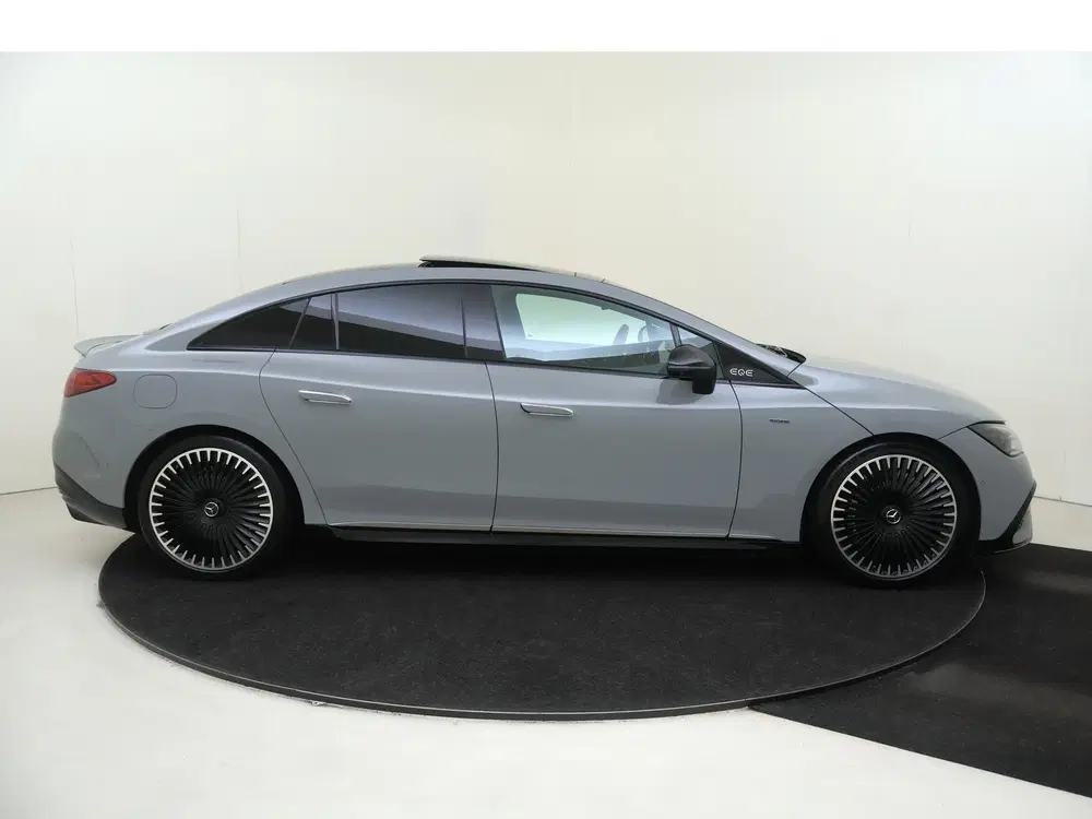 Mercedes-Benz EQE AMG 53 4MATIC+ 90 kWh uit 2024, foto 9