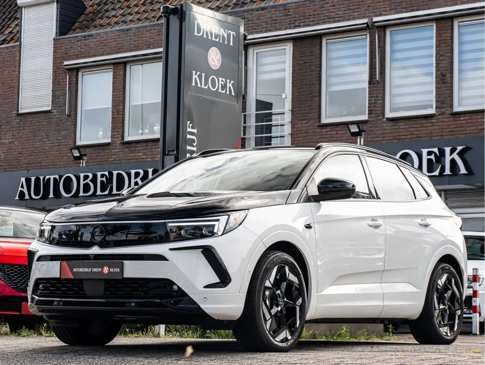 Opel Grandland 1.6 Turbo Plug-In Hybrid 4x4 GSe 19 INCH C uit 2023