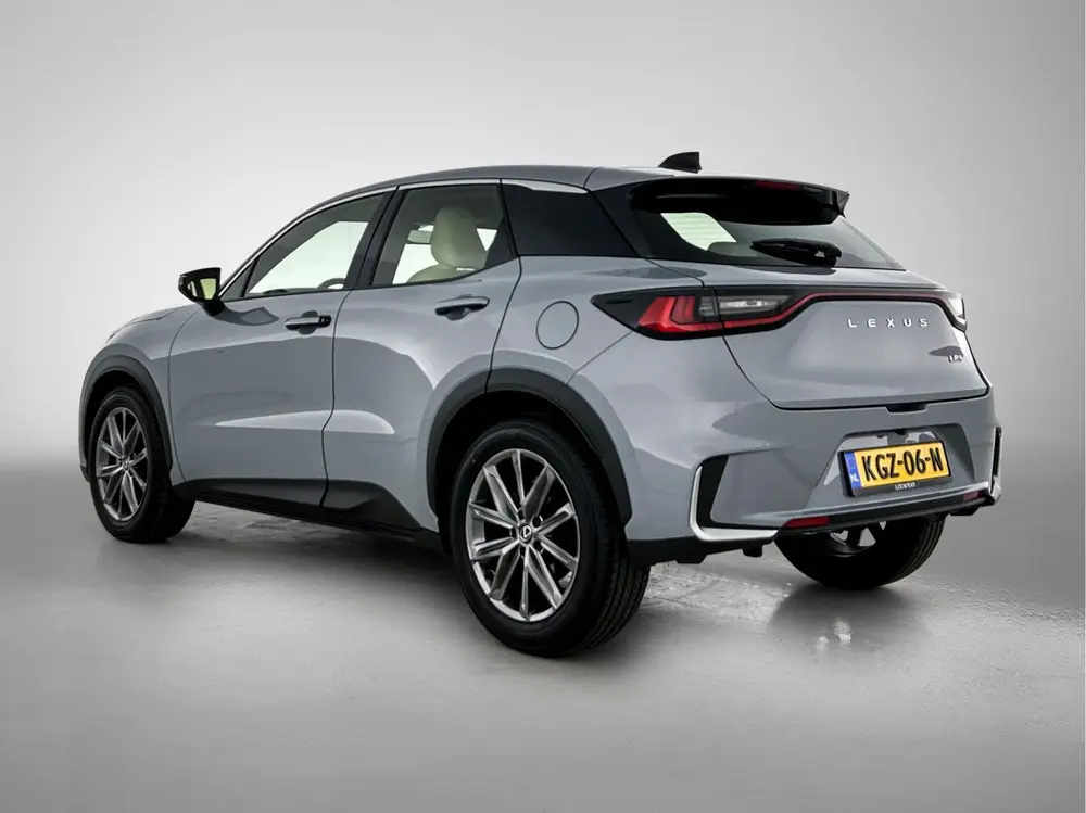 Lexus LBX Elegant 2WD uit 2024, foto 14