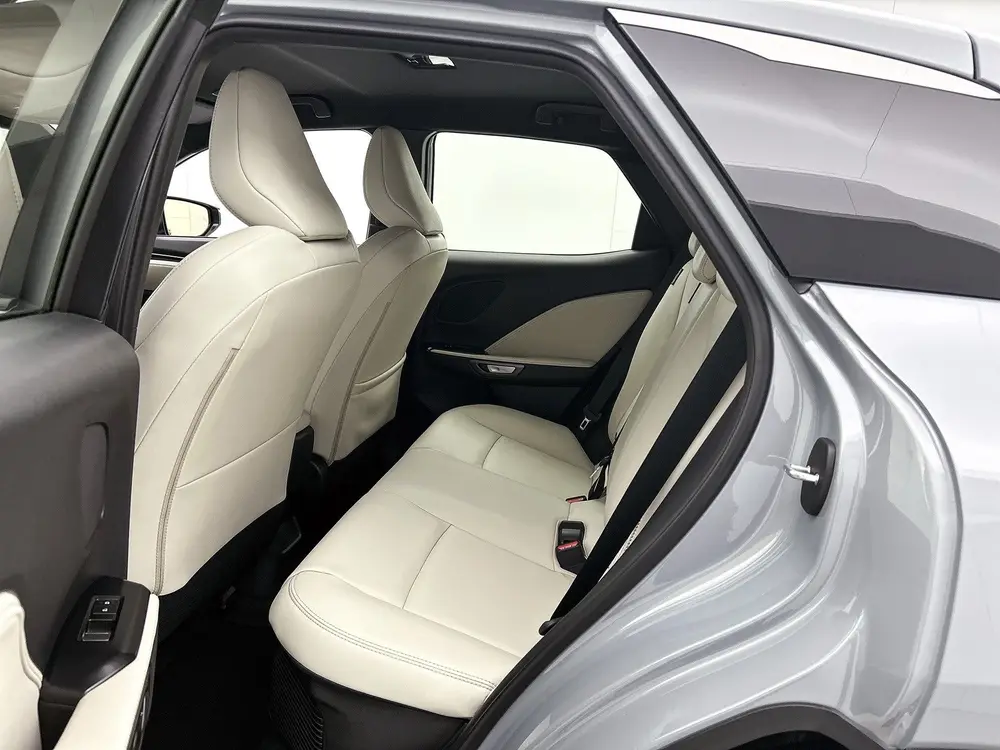 Lexus LBX Elegant 2WD uit 2024, foto 17