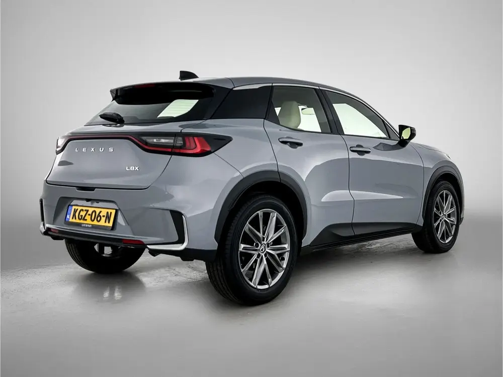 Lexus LBX Elegant 2WD uit 2024, foto 2